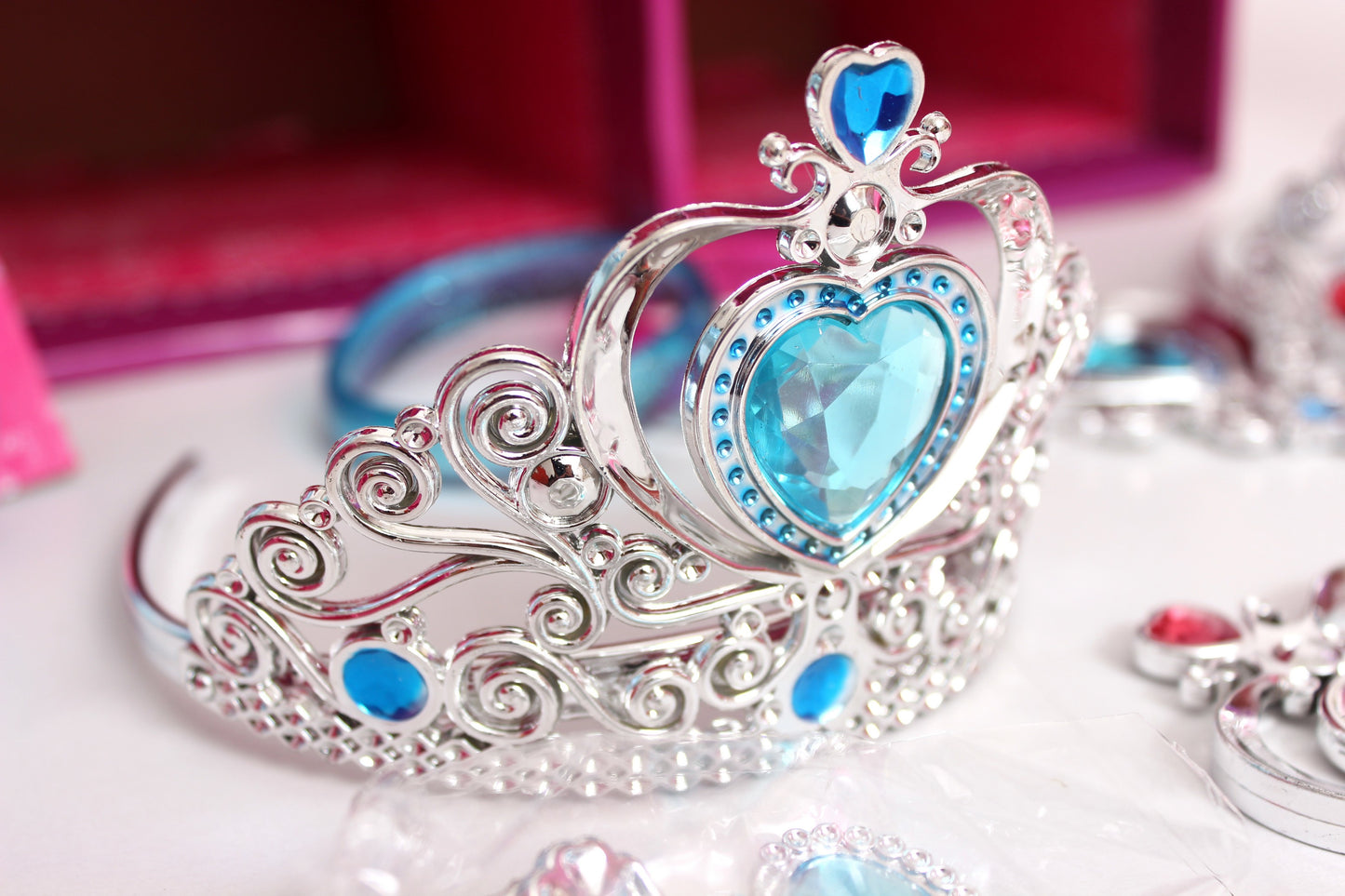 Set de princesas + coronas + zapatillas + accesorios